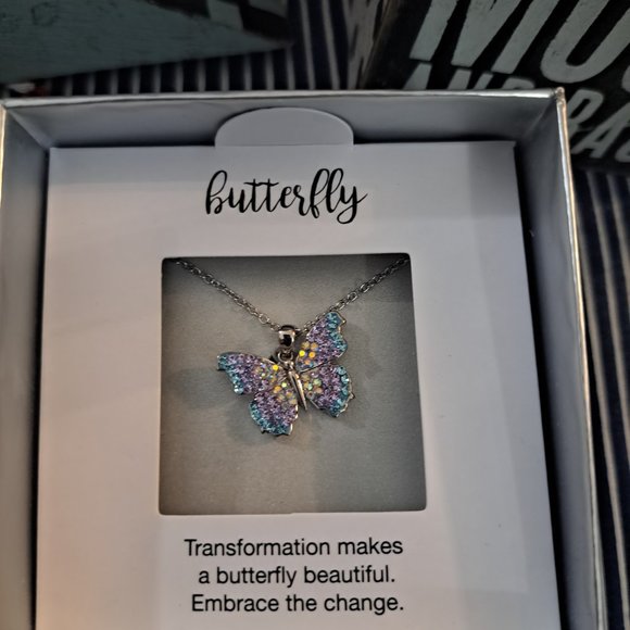 Butterfly necklace - Picture 1 of 3